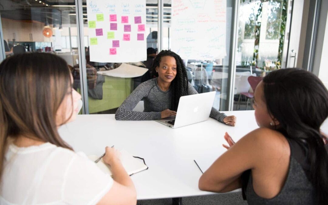 3_girls_business_meeting